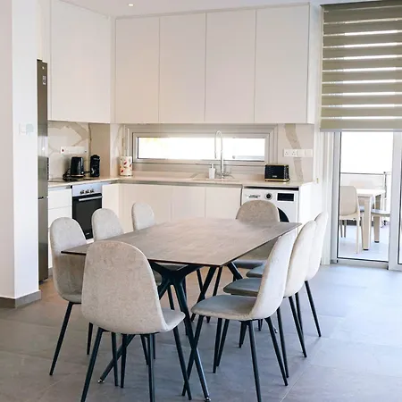 Nissinest Luxury Villa