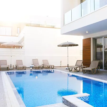 Nissinest Luxury * 아이아 나파