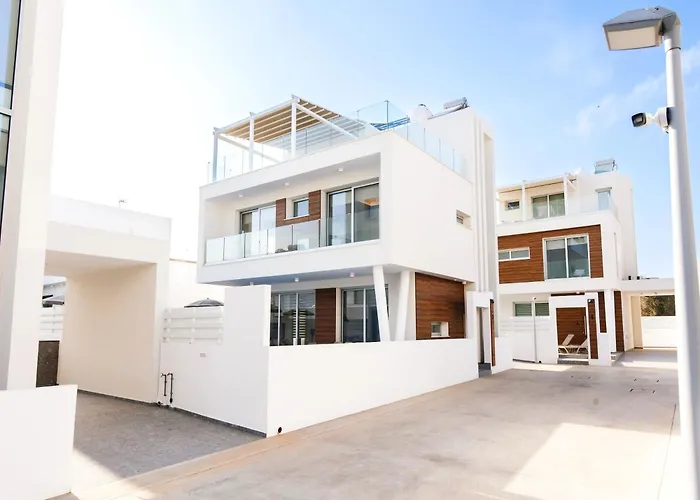 Nissinest Luxury * Ajia Napa