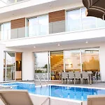 Nissinest Luxury Villa *
