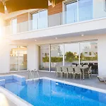 Nissinest Luxury Agia Napa